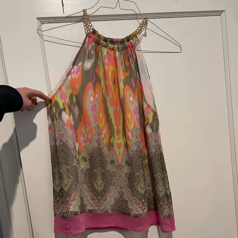 C Wonder spring top with gold chain